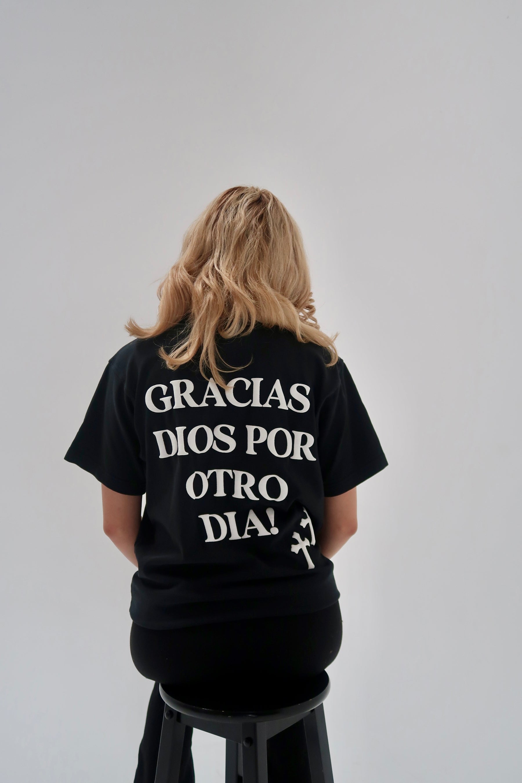 OTRO DÍA PUFF T-SHIRT - BLACK